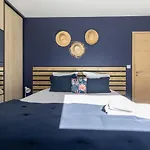 Ou De Caractere Avec Jaccuzi Piscine