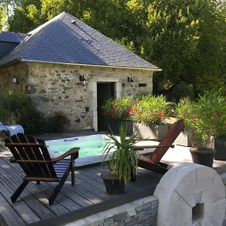 Holiday home Ou De Caractere Avec Jaccuzi Piscine