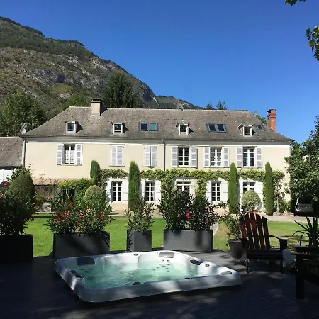 Ou De Caractere Avec Jaccuzi Piscine