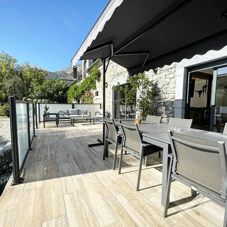 Ou De Caractere Avec Jaccuzi Piscine