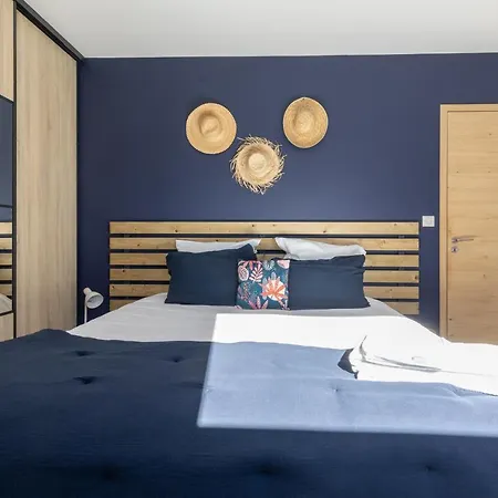 Ou De Caractere Avec Jaccuzi Piscine