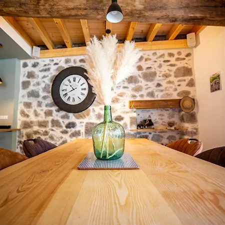 Ou De Caractere Avec Jaccuzi Piscine Holiday home *
