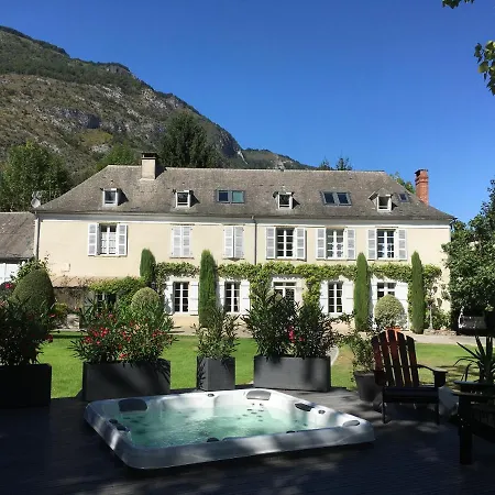Ou De Caractere Avec Jaccuzi Piscine