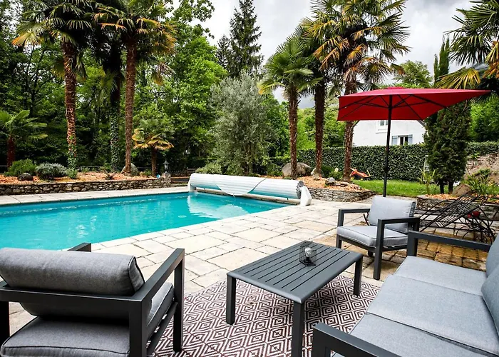 Ou De Caractere Avec Jaccuzi Piscine بيت للعطل *